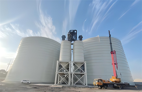 天山大型钢板库