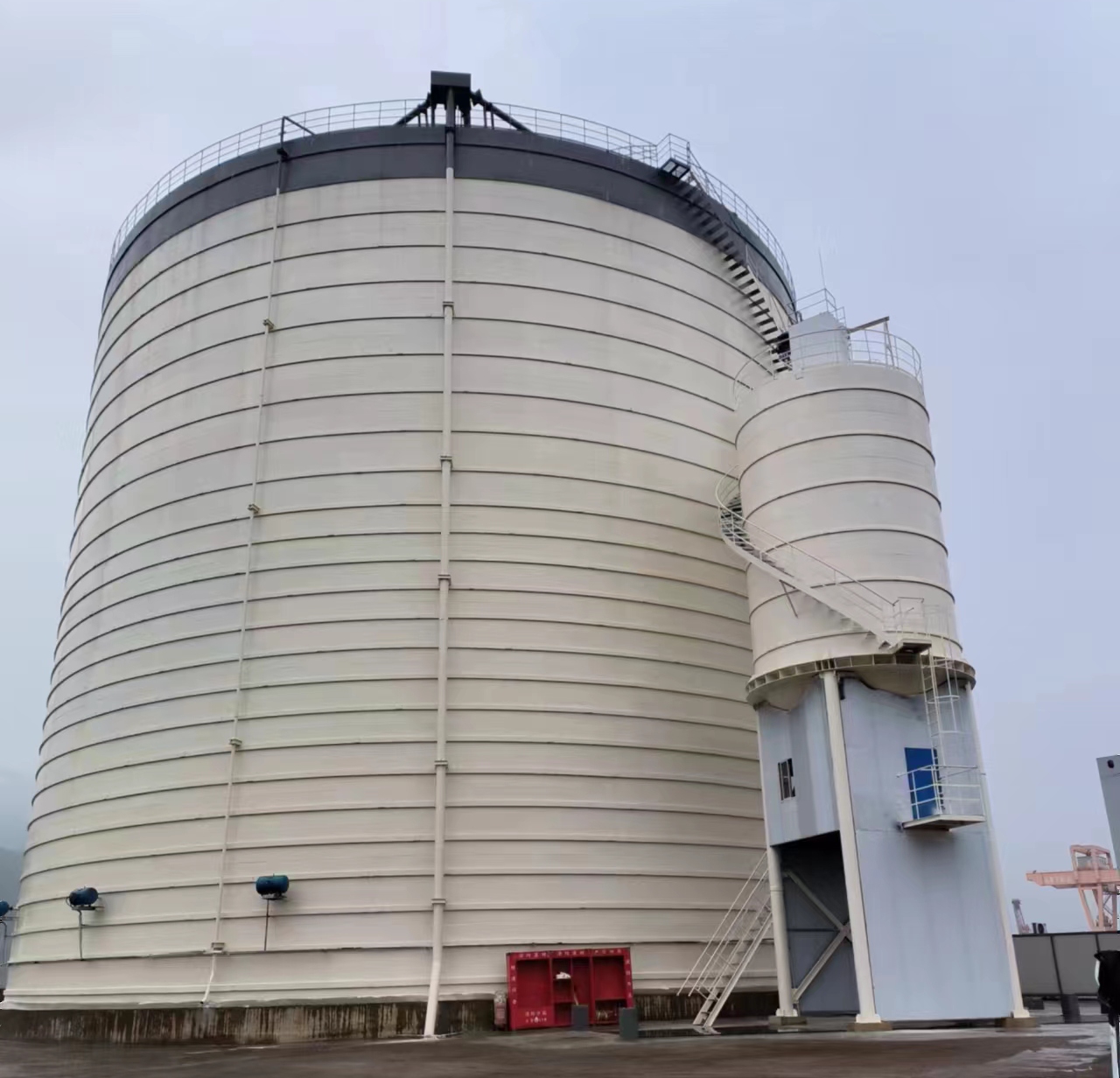 天山10万吨水泥钢板库